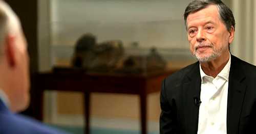 Director Ken Burns says the American Revolution was a "civil war" that became a "world war"