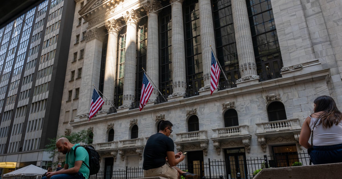 Dow falls over 700 points as investors digest hiring slowdown and new U.S. tariffs