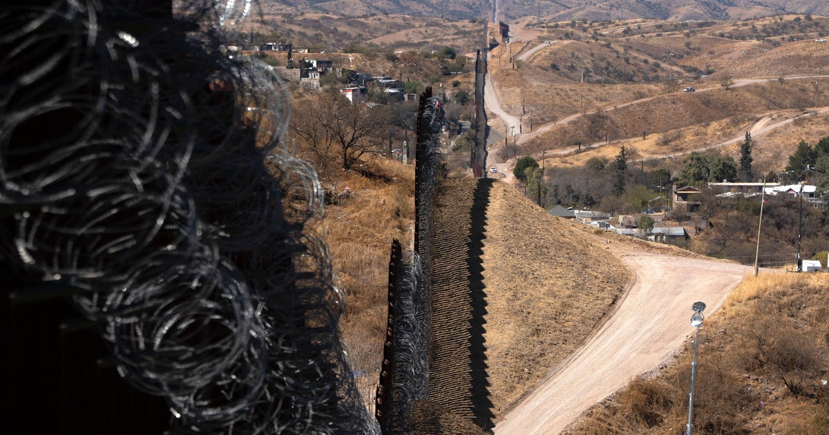 U.S. border agents directed to stop deportations under Trump