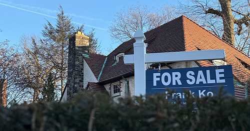 More homesellers are pulling their properties off the market. Here