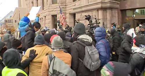 Pro and anti-ICE protesters clash in Minneapolis