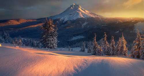 Climber dies in roughly 300 foot fall on Oregon