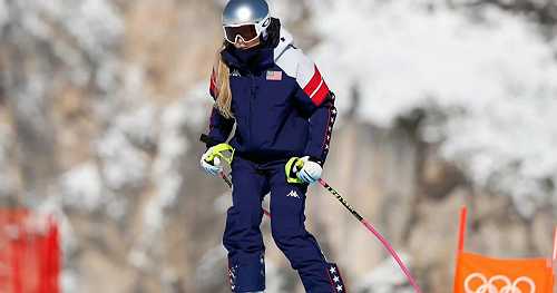 Lindsey Vonn undergoes surgery after crashing, breaking leg in race at Winter Olympics