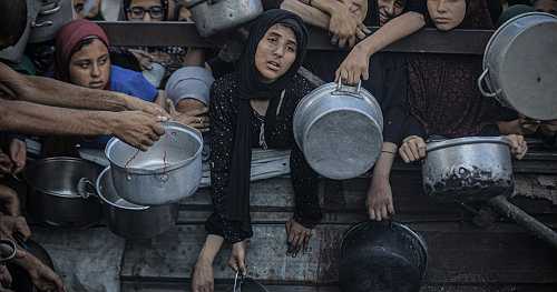 Gazans risk death for food as starvation grows