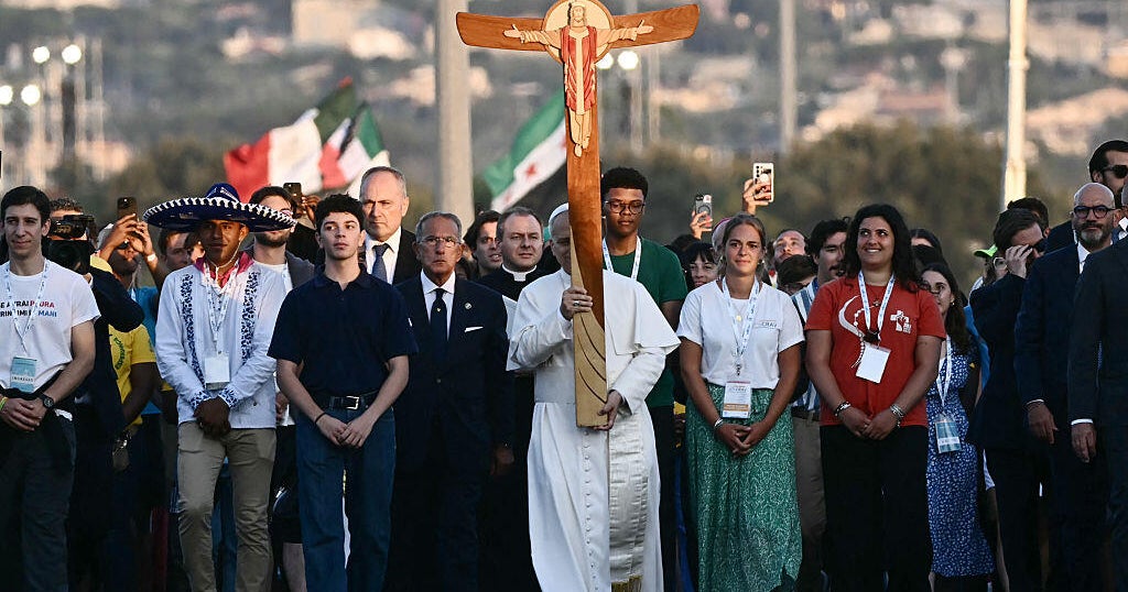 Pope Leo XIV thrills hundreds of thousands of young Catholics at Holy Year youth festival
