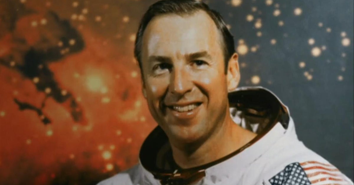 NASA astronaut Jim Lovell, Apollo 13 commander, dies at 97