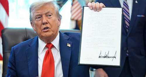 Feds charge man who burned U.S. flag outside White House in protest of Trump