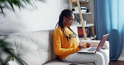 Worried about your finances in 2026? Here are 5 money moves recommended by experts.