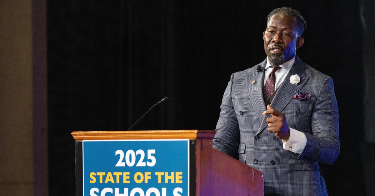 Former Des Moines superintendent pleads guilty to falsely claiming U.S. citizenship, firearms charges