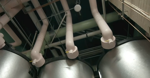 An innovative "ice battery" system is being used to cool buildings and lower energy costs