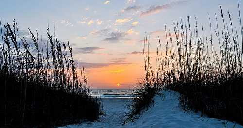 3 family members struck by lightning on Florida beach; 17-year-old girl hospitalized