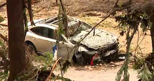 Texas campground owner describes waking people up during flash floods: "It was just chaos"