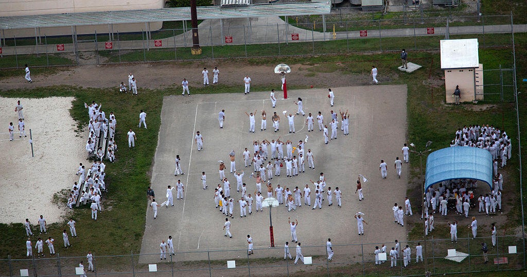 ICE on track for most deportations since Obama years, but still far short of 1 million target