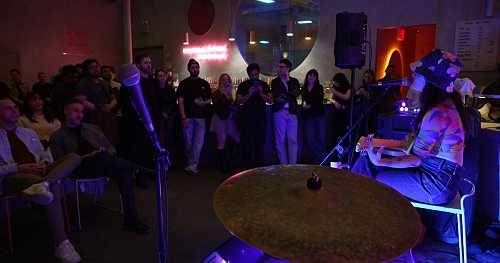 Why more singles are ditching dating apps and finding love offline this summer