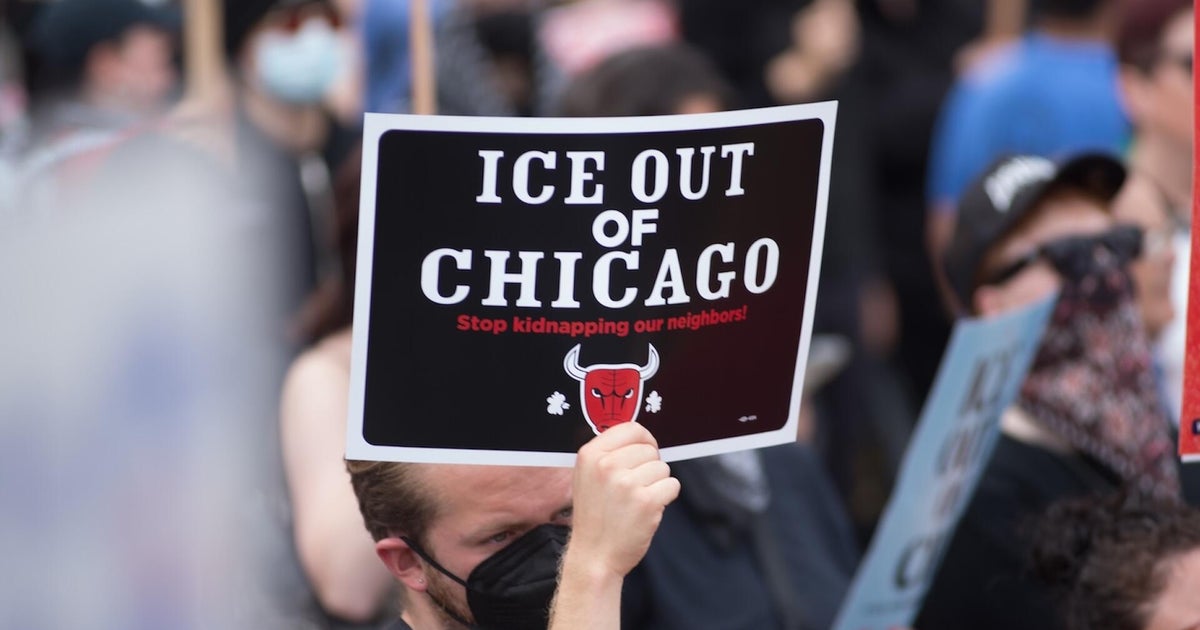 Tensions over immigration escalate in Chicago