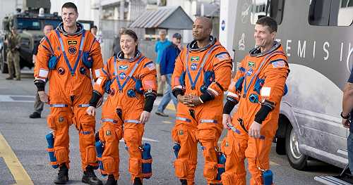 Astronauts complete practice countdown for upcoming trip around the moon