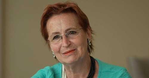 Meet the woman uncovering and sharing stories of unknown WWII Allied soldiers