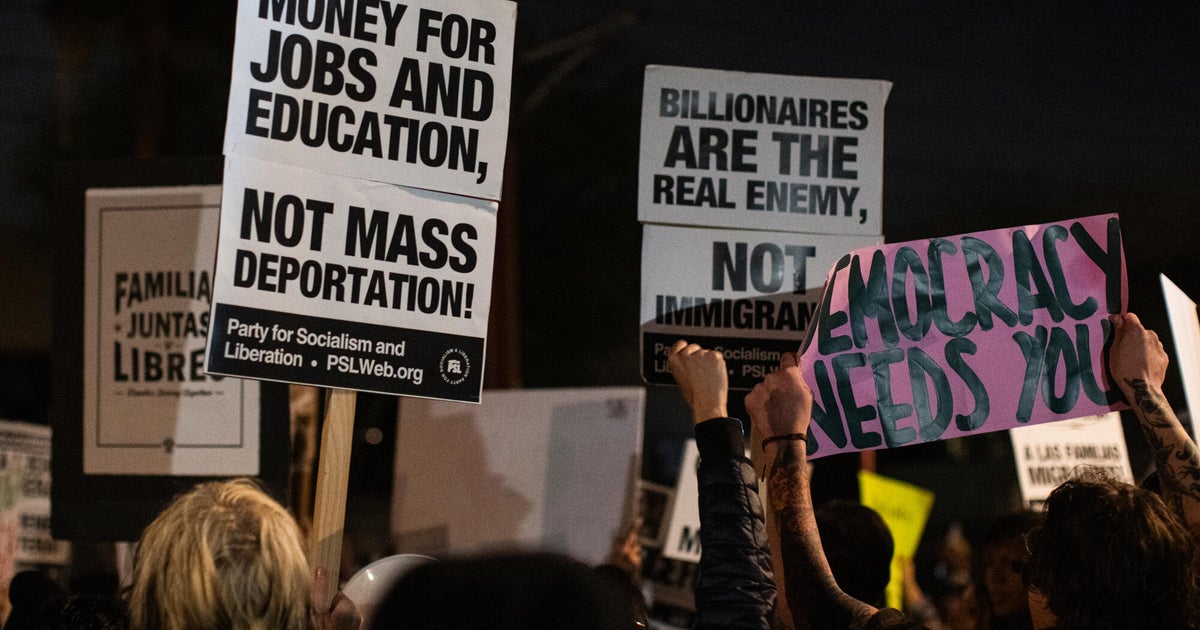 Ahead of midterms, Democrats mobilize around immigration, anti-ICE sentiment