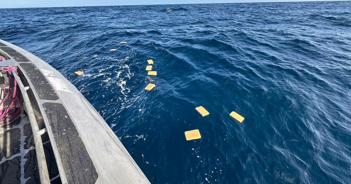 Boat crew tosses 115 kilos of cocaine in Pacific while fleeing navy, Colombia says