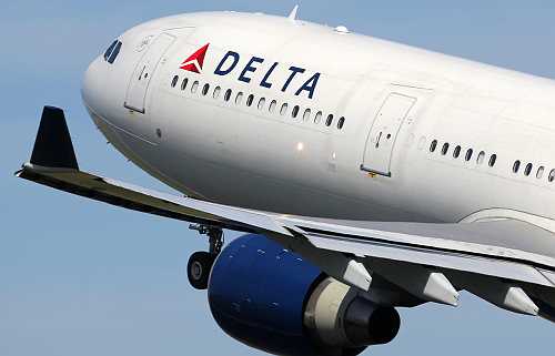 Delta Jet Dodges B-52 Bomber Near Minot, North Dakota