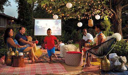 FIVE OF THE BEST FAMILY MOVIES TO WATCH TOGETHER THIS THANKSGIVING