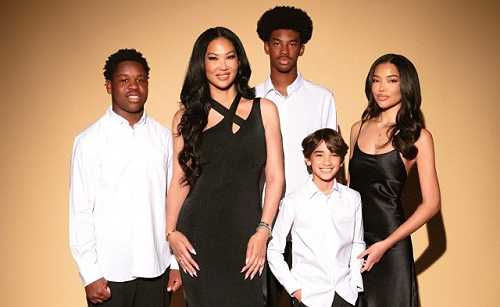 KIMORA LEE SIMMONS SHARES WHERE THINGS STAND WITH THE FATHERS OF HER CHILDREN