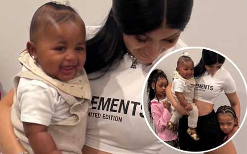 CARDI B POSES IN NEW PHOTO WITH ALL 3 OF HER KIDS PLUS SEE MORE PHOTOS OF BABY BLOSSOM!