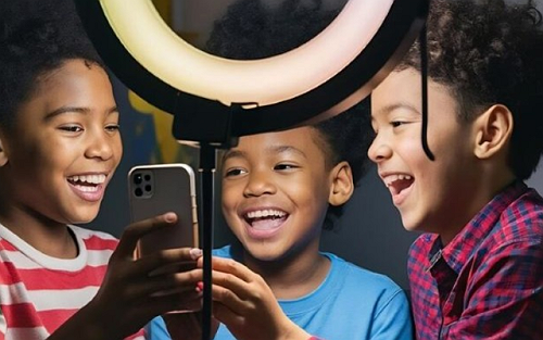 NEW STUDY FINDS THAT SOCIAL MEDIA BEAUTY FILTERS ARE HURTING BLACK YOUTH MORE THAN WE REALIZE