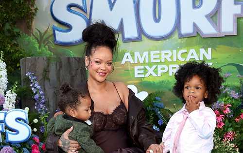 RIHANNA BRINGS SONS RZA AND RIOT TO THE ‘SMURFS’ PREMIERE, TALKS GENDER OF BABY AND MORE
