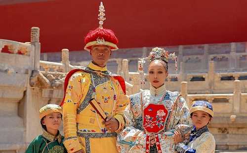 RONNIE AND SHAMARI DEVOE AND PHAEDRA PARKS EXPLORE CHINA WITH THEIR KIDS