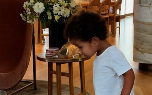 TWO-YEAR-OLD ESTI CLAPS AND CHEERS FOR DADDY JOHN LEGEND