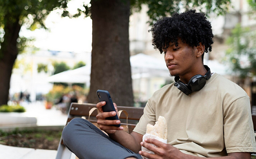 NEW STUDY REVEALS HOW SOCIAL MEDIA IS QUIETLY TEACHING TEEN BOYS ABOUT MASCULINITY