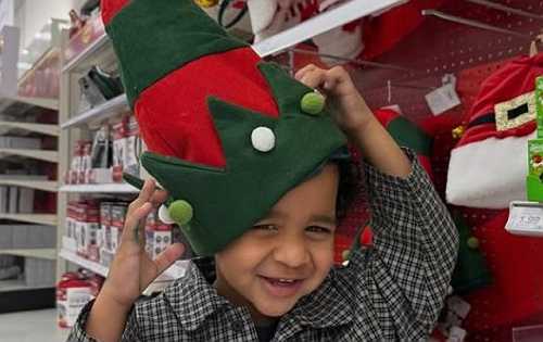 KHLOE KARDASHIAN GETS INTO THE CHRISTMAS SPIRIT WITH HER KIDS AND NIECE CHICAGO