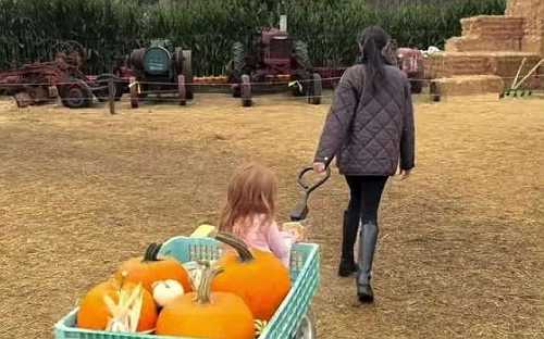 MEGHAN MARKLE AND PRINCE ARCHIE TWIN IN SOCIAL MEDIA VIDEO