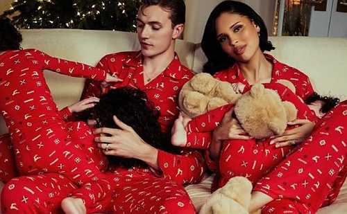 NARA AND LUCKY BLUE SMITH STAR IN SKIMS HOLIDAY CAMPAIGN WITH THEIR THREE OLDEST KIDS
