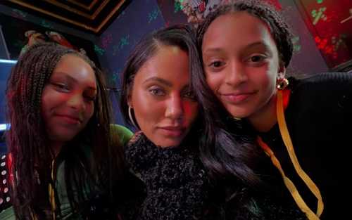 AYESHA CURRY ENJOYS GIRLS’ NIGHT OUT WITH DAUGHTERS RILEY AND RYAN