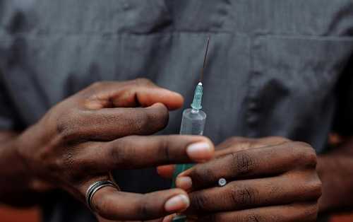 CDC PANEL RECOMMENDS DELAYING HEPATITIS B BIRTH DOSE IN MAJOR POLICY SHIFT