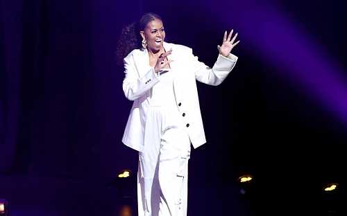 Spreading Holiday Joy Far And Wide: Michelle Obama Says The Obamas Send Over 100,000 Cards Each Year