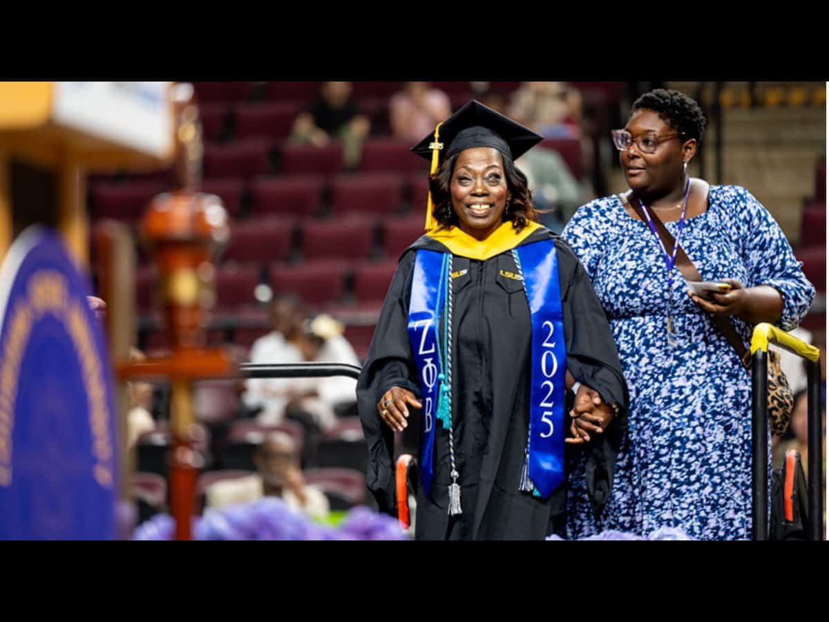 Woman&nbsp;who lost her sight to diabetes defies odds, earns her master’s degree at 54 - Face2Face Africa