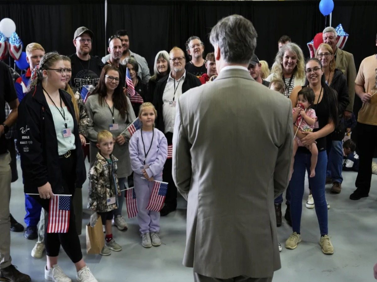 Second group of white South African refugees arrives in U.S. under Trump-backed resettlement plan - Face2Face Africa