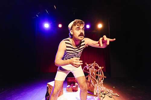 Darby James Returns to Edinburgh Fringe 2025 with Hit Solo Musical ‘Little Squirt’