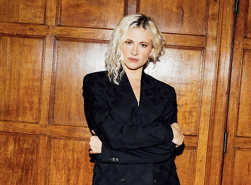 Pixie Lott announces Christmas show at London