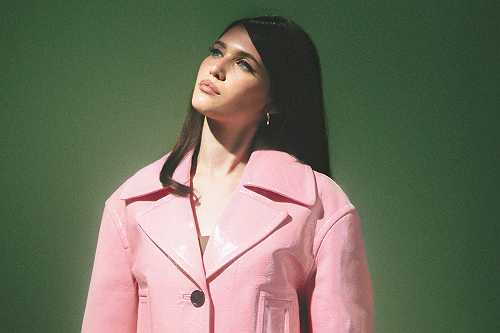 Sienna&nbsp;Spiro Shares Emotionally Charged New Single 