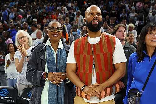 Jennifer Hudson & Common Turn A Chicago Bears Game Into A Black Love Moment We Can’t Stop Smiling About