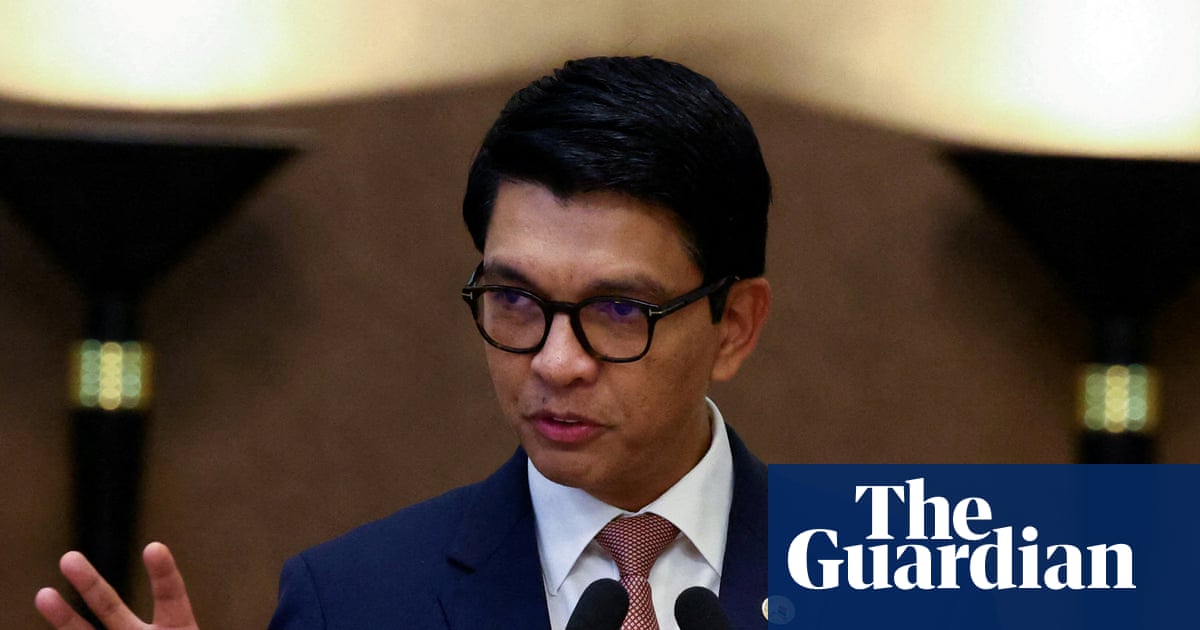 Madagascar president flees after losing support of key army unit