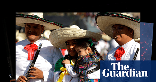 Women on strike and a tattooed gang member: photos of the day – Friday