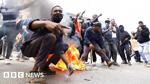 Clashes in Kenya protests over death of blogger in custody