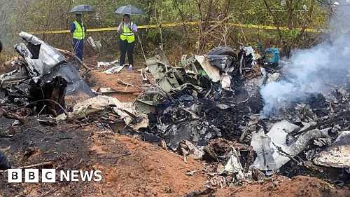 Kenya plane crashes kills Hungarian and German tourists and local pilot 
