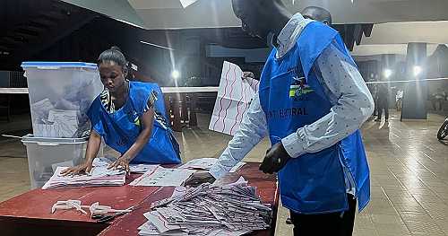 Central African Republic votes amid mostly peaceful election day | Africanews