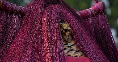 Thousands gather to mark Benin